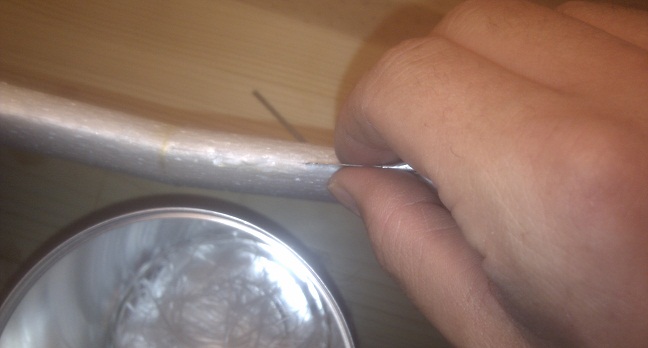 On saisie la lame et le BA entre les doigts