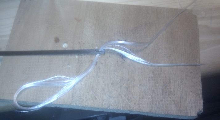 longeron percé, on y passe de la fibre de verre pour ligaturer le téton de lancement