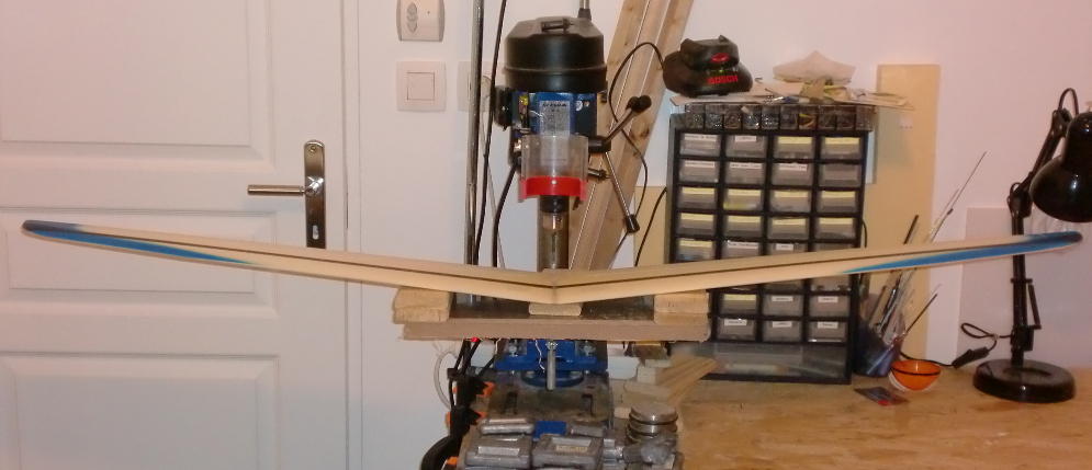 Utilisation d'une perceuse colonne pour le perçage des passages de vis