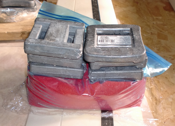 Du beau sable rouge permet de répartir le poids