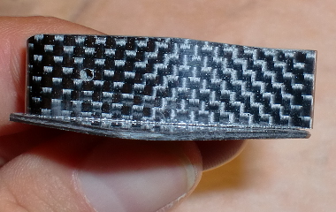 Trou destiné à la ligature du support sur le tube