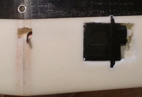 On ajuste l'emplacement du servo