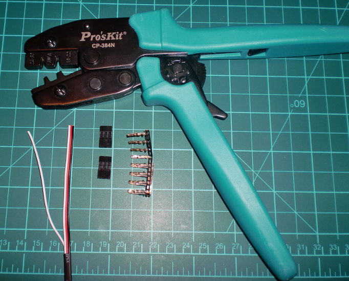 Pince à sertir les contacts de servos