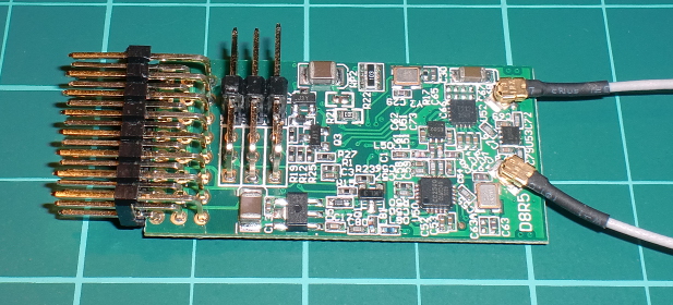 Le récepteur D8R-II débarrassé de son capot