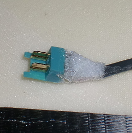 La colle polyuréthane est moins lourde que la colle chaude ou l'époxy